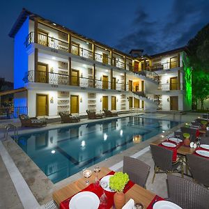 Amore Hotel Teki̇Rova